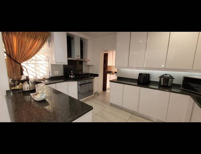 3 BEDROOM HOUSE FOR SALE IN GLENVISTA